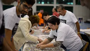 Pieza a pieza: así se construye en Mutilva el puzzle más grande del mundo