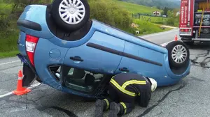Vuelca con su coche en Larrasoaña y es trasladada herida hasta el Complejo Hospitalario de Navarra