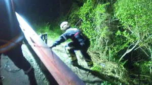 Un guardia civil fuera de servicio evita que dos personas accidentadas caigan por un barranco en Zubiri