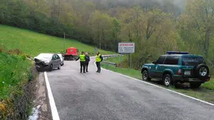 Dos vecinos de Jaurrieta son rescatados por un hombre tras un accidente de tráfico en Orbara por el granizo