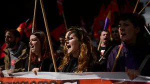 CCOO y UGT reclaman un nuevo "tiempo" para los trabajadores con una masiva manifestación en las calles de Pamplona