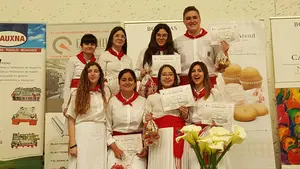 Los jóvenes joteros dejan su impronta en el concurso de jotas San Ramón Nonato de Pitillas