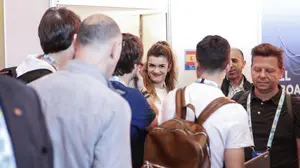 Amaia viste un traje de Zara en Eurovisión y consigue que su 'look' se convierta en el más buscado