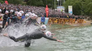 El Half Triathlon Pamplona se celebrará este sábado con final en la Plaza del Castillo