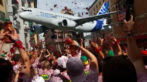 Directos a San Fermín: programan vuelos especiales a Pamplona por menos de 50 euros