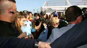 Amaia y Alfred desatan la locura en el centro de Lisboa con su 'quedada eurofan'