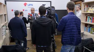 Asirón bloquea de nuevo el acceso a la sala de prensa municipal al regionalista Enrique Maya