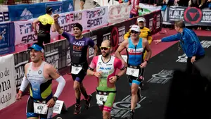Búscate en las imágenes: el Triatlón Pamplona con récord de participación