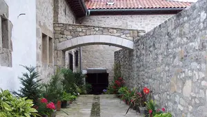 As&iacute; es el palacio de la localidad navarra de Ochovi que se ha puesto a la venta