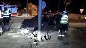 Incrustada contra la farola: causa un accidente en Cintruénigo al quintuplicar la tasa de alcohol