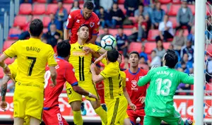 Osasuna se deja dos puntos y gran parte de sus opciones de promoción en el descuento en Soria