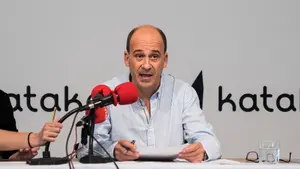 El azafato de Kontuz que se quedó sin trabajo se cuela en las listas de Bildu al Parlamento de Navarra