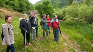 Ayerdi se pone el chándal para presentar los nuevos paseos guiados y recorridos por Navarra