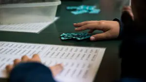 Gente con suerte: la Tómbola de Pamplona sortea los cuatro primeros vales de compra premiados con 2.500 euros