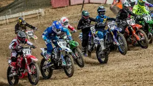 Ander Valentín consigue el segundo puesto con polémica y dura caída en Calatayud