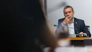 La oposición desmonta los pufos del vicepresidente Laparra y pide en bloque su dimisión: "Ha sido todo un amaño"