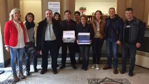 Entregan m&aacute;s de 42.000 firmas a Uxue Barkos para la defensa de la asignatura de religi&oacute;n en Navarra