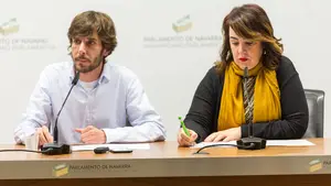 Mikel Buil presenta su lista con Ainhoa Aznárez y ninguno de los parlamentarios tras la bronca con los críticos