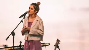 Amaia Romero enamora en su primer concierto en solitario y encandila al Primavera Sound