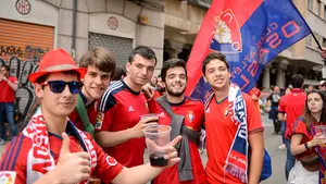 La afición rojilla ya calienta motores por las calles de Valladolid horas antes del partido de Osasuna