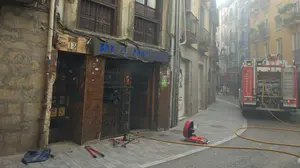 Sobresalto en el Casco Viejo: un incendio en un bar de la calle Jarauta asusta a los vecinos