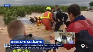 El dramático rescate de tres personas atrapadas dentro de un coche en una riada