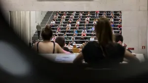 Cigudosa anuncia un retraso de seis semanas en la convocatoria de becas universitarias con el fin de mejorarla