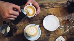 La taza que te cura: dos estudiantes navarros idean un café que protege la salud cardiovascular