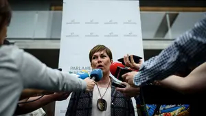 Barkos se escuda en los tribunales para no devolver las retenciones del IRPF a las madres navarras