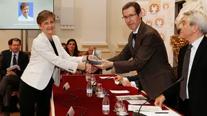 Una doctora de la CUN recibe un premio nacional por su investigación sobre el Parkinson