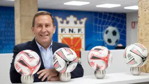 Del Amo, vicepresidente de la federación española, destaca el "momento dulce" del fútbol femenino