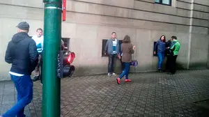 Encadenados a la delegación del Gobierno en Navarra: varios detenidos en una protesta por el caso Alsasua