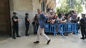 Urdangarin, a la cárcel: el ex duque de Palma recibe su peor noticia entre abucheos y gritos de "chorizo"