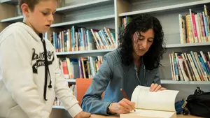 La periodista Begoña Pro presenta su última novela: "Me ha permitido explorar la otra cara de la moneda"