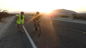 Del infierno a la montaña: el ultrafondista navarro supera el primer tramo de la Race Across America