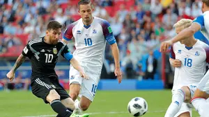 Otra decepción: Messi falla un penalti y Argentina no puede con la débil Islandia