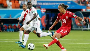 El dan&eacute;s Poulsen amarga el regreso a un Mundial de Per&uacute;, que fall&oacute; un penalti