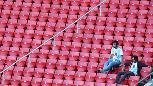 Tragedia en el Mundial: un ruso fallece tras caer desde un sexto piso encima de dos argentinos