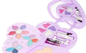 Retiran un kit de maquillaje infantil con amianto que se vendía en varias tiendas con presencia en Navarra