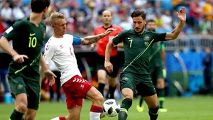 Australia destapa las carencias de Dinamarca con debut del español Mateu Lahoz