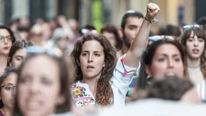 En fotos: miles de personas se unen en Pamplona para rechazar la libertad provisional de 'La Manada'