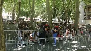 La noche entera esperando para ver el concierto de OT: "Estamos en la cola desde el viernes a las 8 de la mañana"