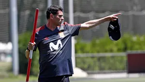 Hierro inspecciona el campo antes de la cita frente a Marruecos: "El césped está muy muy bien"