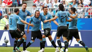La Uruguay de Luis Su&aacute;rez desnuda al anfitri&oacute;n del Mundial con tres golazos y se va a Sochi