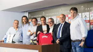 Los mejores momentos de la presentación del nuevo entrenador osasunista 