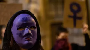 Una manifestaci&oacute;n feminista pide la pena de muerte en Pamplona: "Un violador muerto ya no viola"