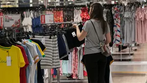 Las rebajas se adelantan: ésta es la cantidad que desembolsará cada navarro en la próxima campaña