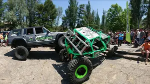 Así han rugido los motores de cientos de vehículos junto al Castillo de Javier