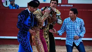 Padilla, con cincuenta grapas en la cabeza, se acuerda de Pamplona tras su espeluznante cogida en Ávila