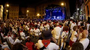 La celebración de Pamplona por el cuarto peldaño de la escalera de San Fermín